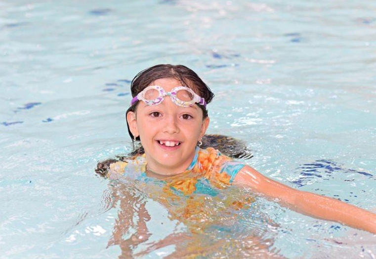 Signs Your Child Is Ready to Progress to More Advanced Swim Lessons